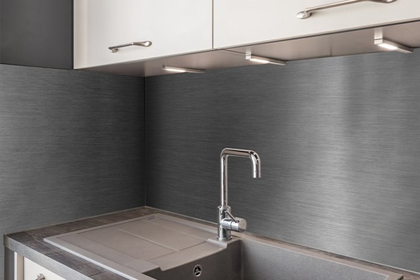Comment poser sa crédence en Inox ?