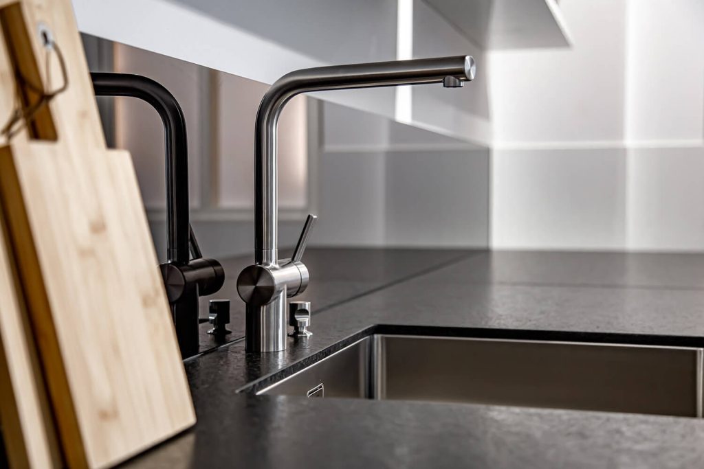Image d'une crédence en inox brossé sur mesure