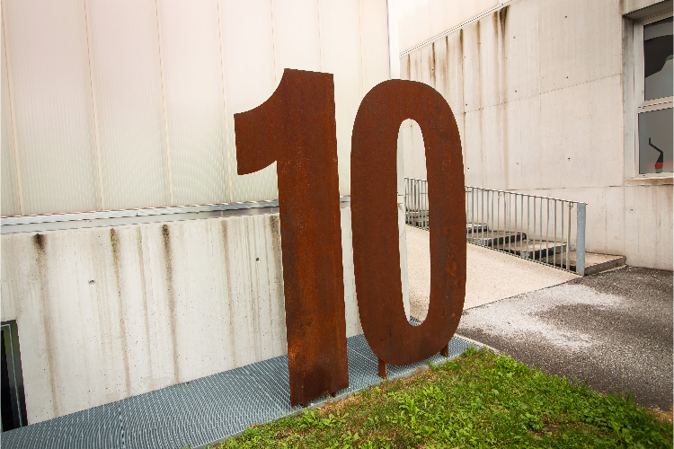 Numéro 10 réalisé en acier corten sur mesure