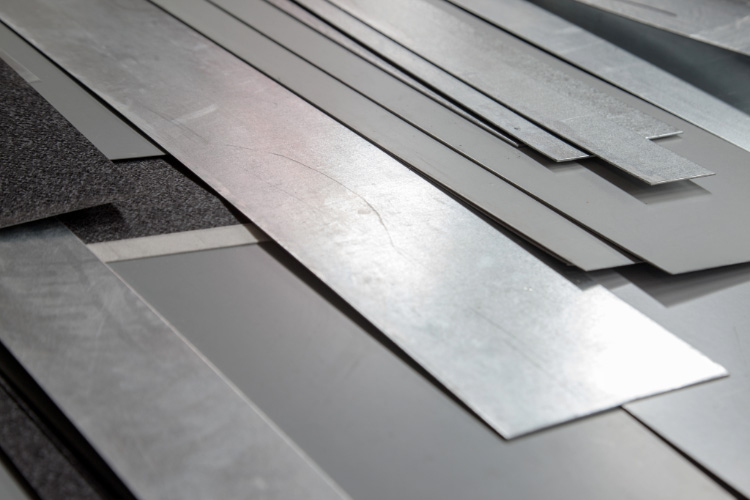 Plaques métalliques sur mesure
