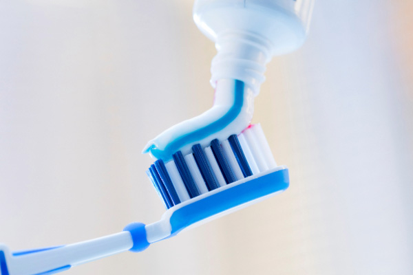 Brosse à dents avec du dentifrice