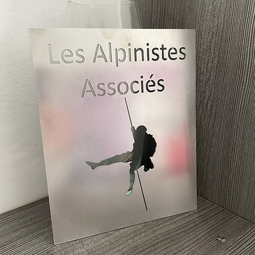 Petite enseigne en inox marin sur mesure