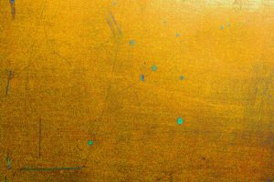 Plaque en laiton avec de la corrosion