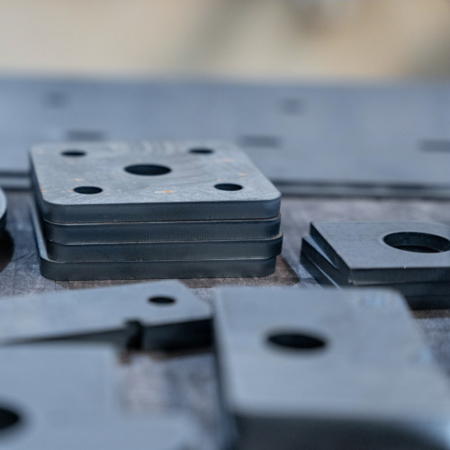 Platines de fixation en acier
