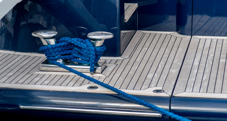 Taquet inox 316L marin sur un bateau